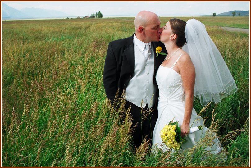 Kiss in the grass